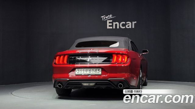 Ford Mustang Convertible - фото 3