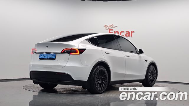 Tesla Model Y RWD - фото 1