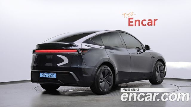 Tesla Model Y RWD - фото 1