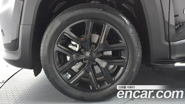 Jeep Renegade 1.3 Limited - фото 3