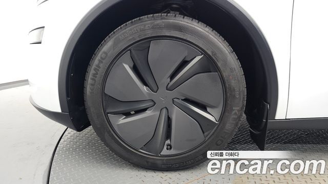 Tesla Model Y Premium RWD - фото 3