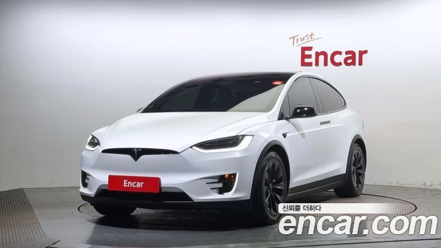 Tesla Model X 75D - фото 0