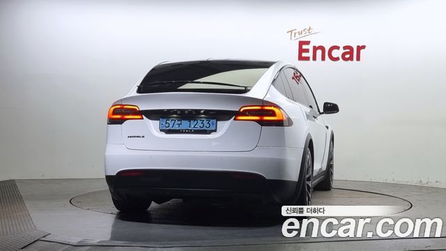 Tesla Model X 75D - фото 3