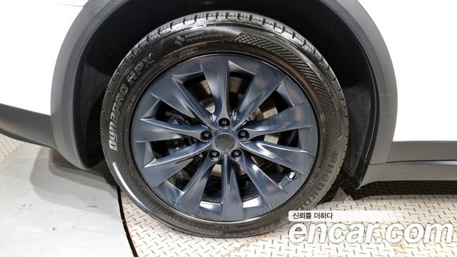 Tesla Model X 75D - фото 4