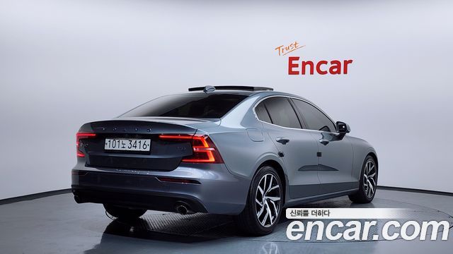 Volvo S60 3-го поколения T5 Momentum - фото 1
