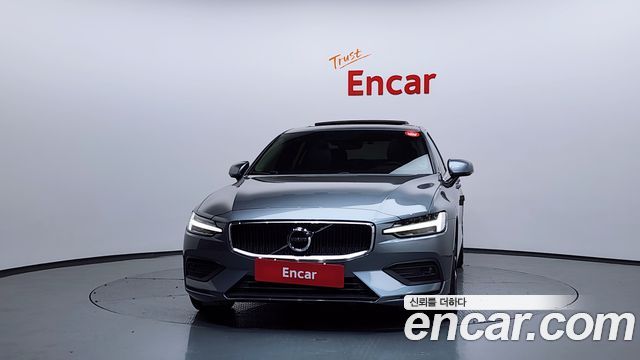 Volvo S60 3-го поколения T5 Momentum - фото 2