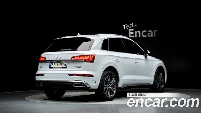 Audi Q5 FY 45 TFSI Quattro Premium - фото 1