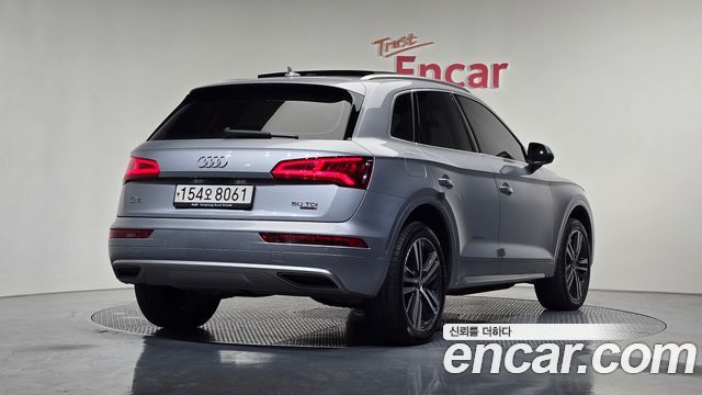Audi Q5 FY 50 TDI Quattro Premium - фото 0