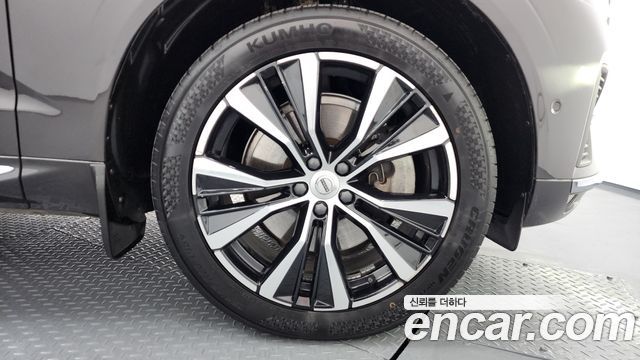 Volvo XC60 2-го поколения B6 Ultimate Bright - фото 4