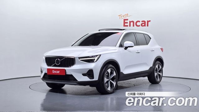 Volvo XC40 B4 Ultra Bright - фото 0