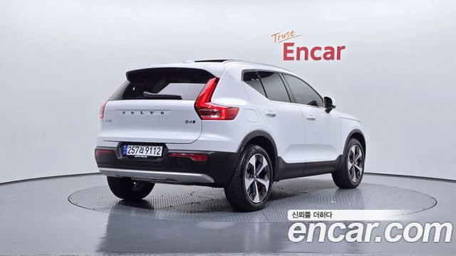 Volvo XC40 B4 Ultra Bright - фото 1