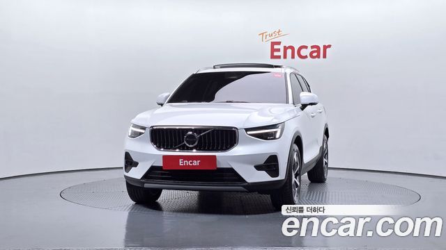 Volvo XC40 B4 Ultra Bright - фото 2