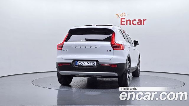 Volvo XC40 B4 Ultra Bright - фото 3