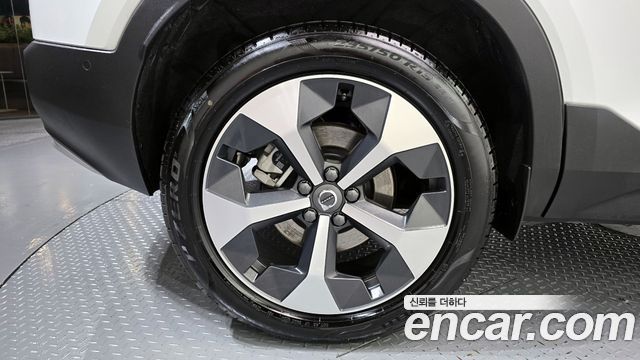 Volvo XC40 B4 Ultra Bright - фото 4