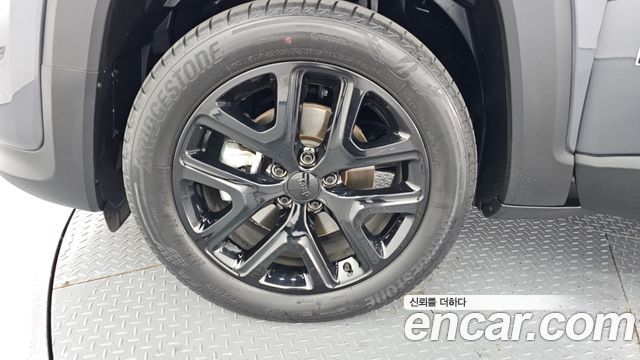 Jeep Renegade 1.3 Limited - фото 4