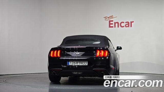 Ford Mustang Convertible - фото 3