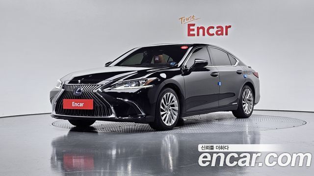 Lexus ES 300h 7-го поколения Luxury Plus - фото 0