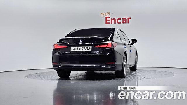 Lexus ES 300h 7-го поколения Luxury Plus - фото 3