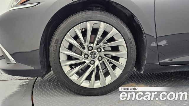 Lexus ES 300h 7-го поколения Luxury Plus - фото 4
