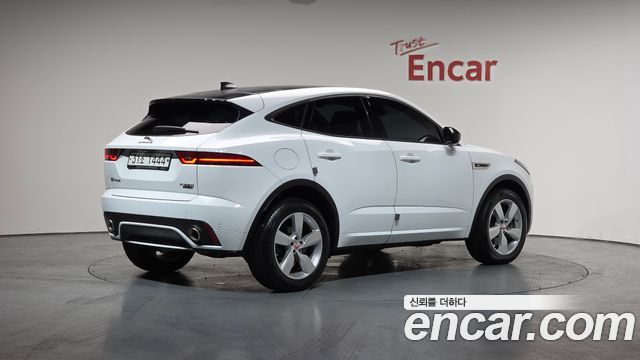 Jaguar E-PACE R250 R-Dynamic SE - фото 1