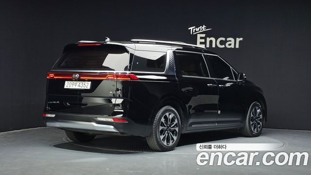 Kia Carnival 4-го поколения 9-Seater Signature - фото 1