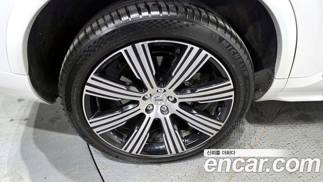 Volvo XC90 2-го поколения B6 Ultimate Bright - фото 4