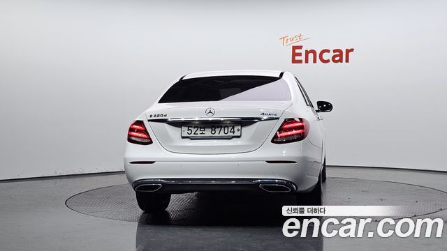 Mercedes-Benz E-Class W213 E220d 4MATIC Avantgarde - фото 3