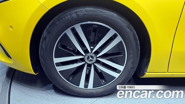 Mercedes-Benz A-Class W177 A220 Hatchback - фото 4