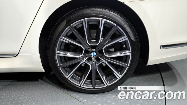 BMW 7 Series G11 730d xDrive M Sport - фото 4