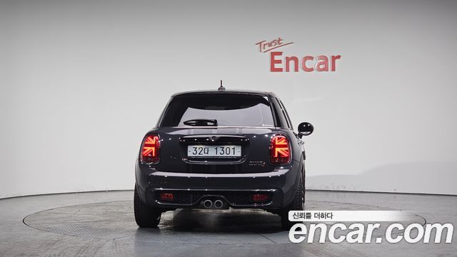 Mini Cooper S 5Door Standard 3rd - фото 2