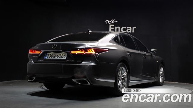Lexus LS 500 3.5 Luxury AWD - фото 1