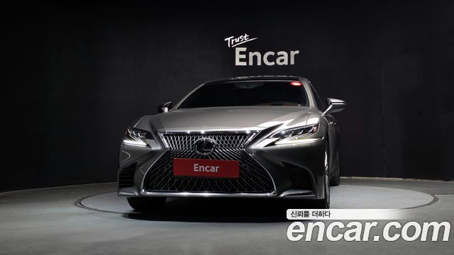 Lexus LS 500 3.5 Luxury AWD - фото 2