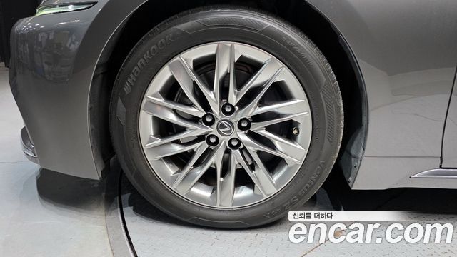 Lexus LS 500 3.5 Luxury AWD - фото 4