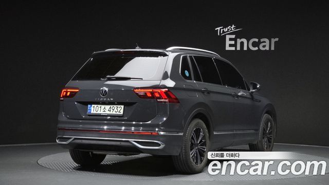 Volkswagen Tiguan 2-го поколения 2.0 TDI Premium - фото 1