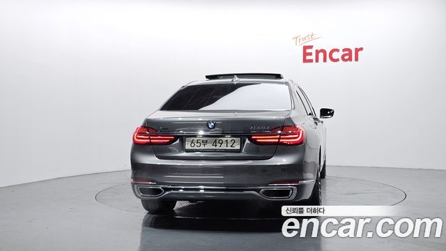 BMW 7 Series G11 750Li xDrive - фото 3