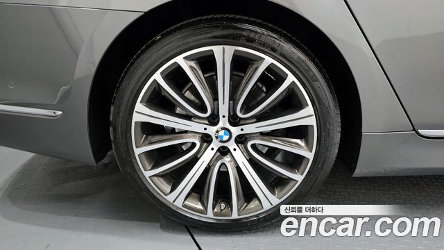 BMW 7 Series G11 750Li xDrive - фото 4