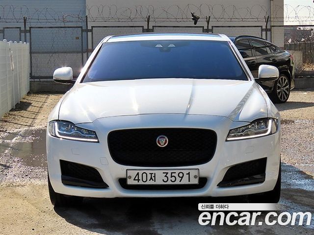 Jaguar XF X260 20d Portfolio - фото 0