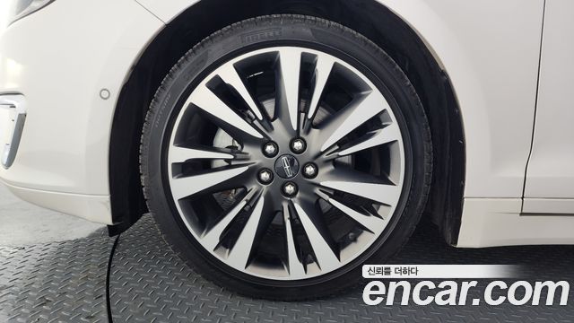 Lincoln MKZ Hybrid 2nd - фото 4