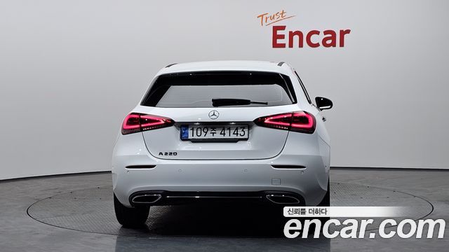 Mercedes-Benz A-Class W177 A220 Hatchback - фото 3