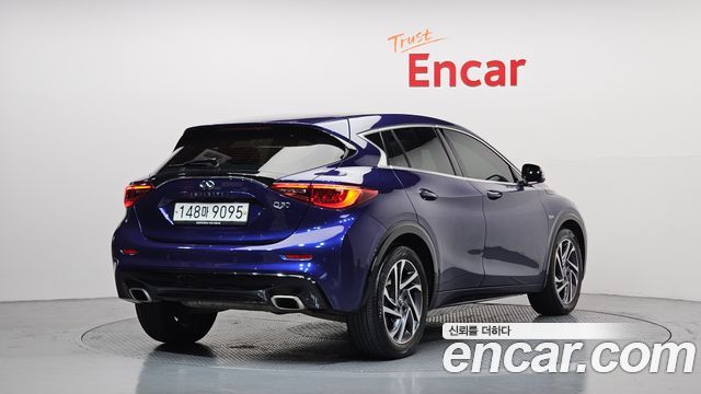 Infiniti Q30 2.0 Gallery White - фото 1