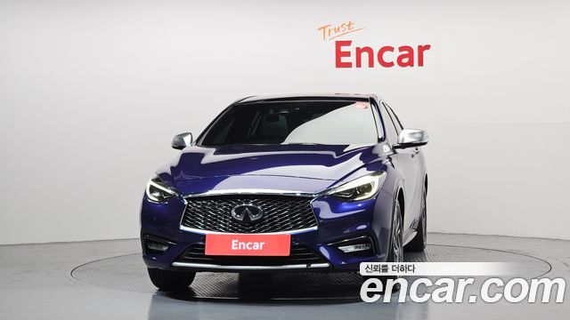 Infiniti Q30 2.0 Gallery White - фото 2