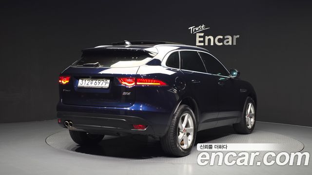 Jaguar F-PACE 20d Prestige - фото 1