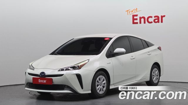 Toyota Prius 4-го поколения 1.8 - фото 0