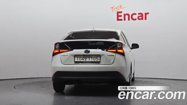 Toyota Prius 4-го поколения 1.8 - фото 3