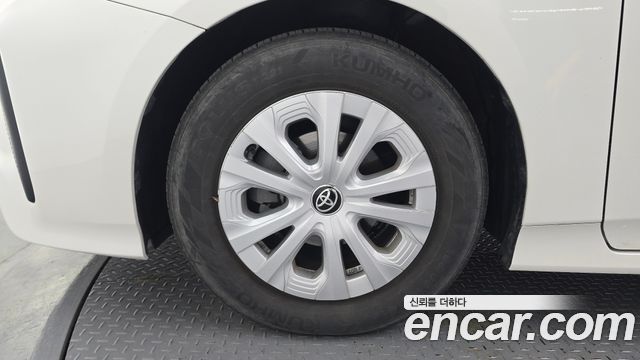 Toyota Prius 4-го поколения 1.8 - фото 4