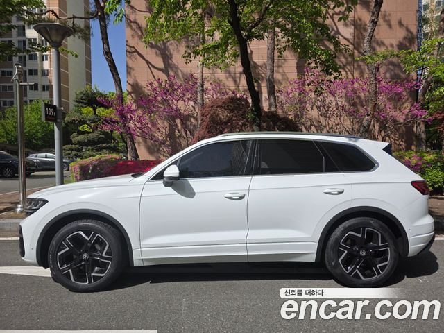 Volkswagen Touareg 3-го поколения 3.0 TDI Prestige - фото 3
