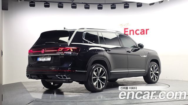 Volkswagen Atlas 2.0 TSI R-LINE 6-Seater - фото 1