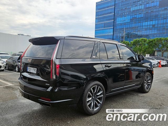 Cadillac Escalade 5-го поколения 6.2 Sports Platinum - фото 3