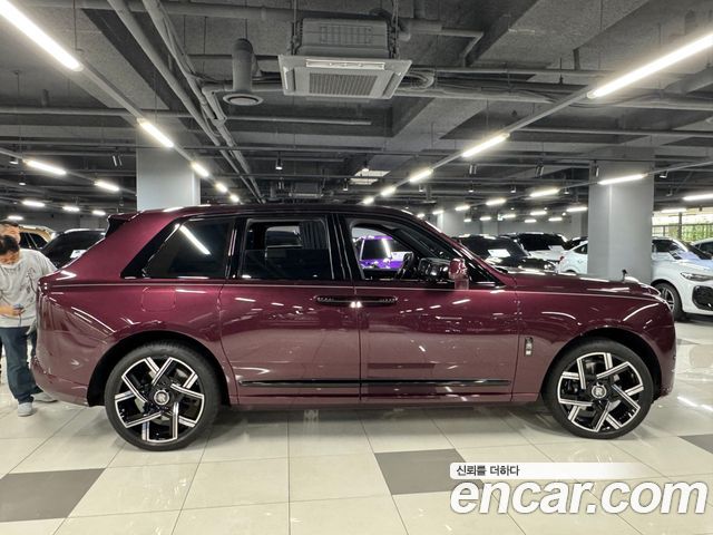 Rolls-Royce Cullinan 6.7 V12 Black Badge - фото 1