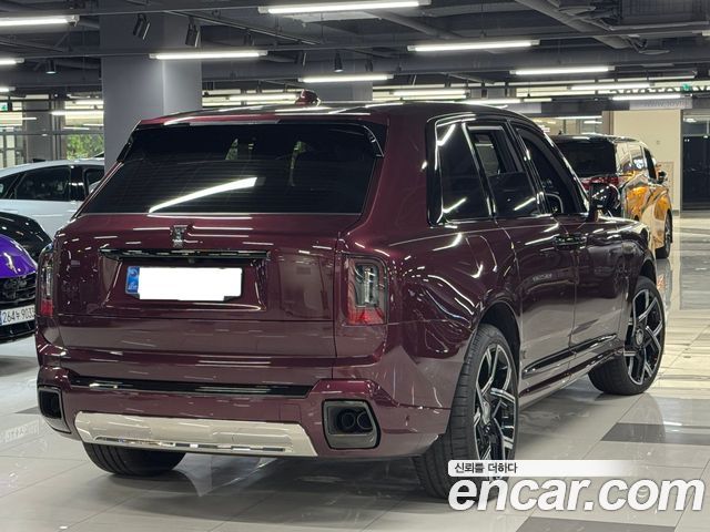Rolls-Royce Cullinan 6.7 V12 Black Badge - фото 2